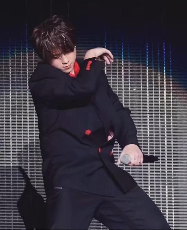 姜濤透露與方皓玟合唱《Dummy》,臨時加入了舞蹈設計,感激對方配合。