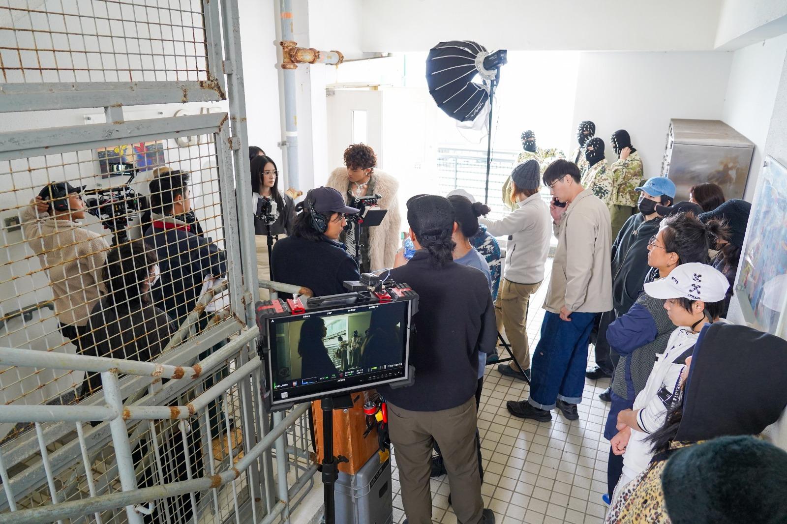 ANSONBEAN重返母校聖士提反書院拍攝MV。