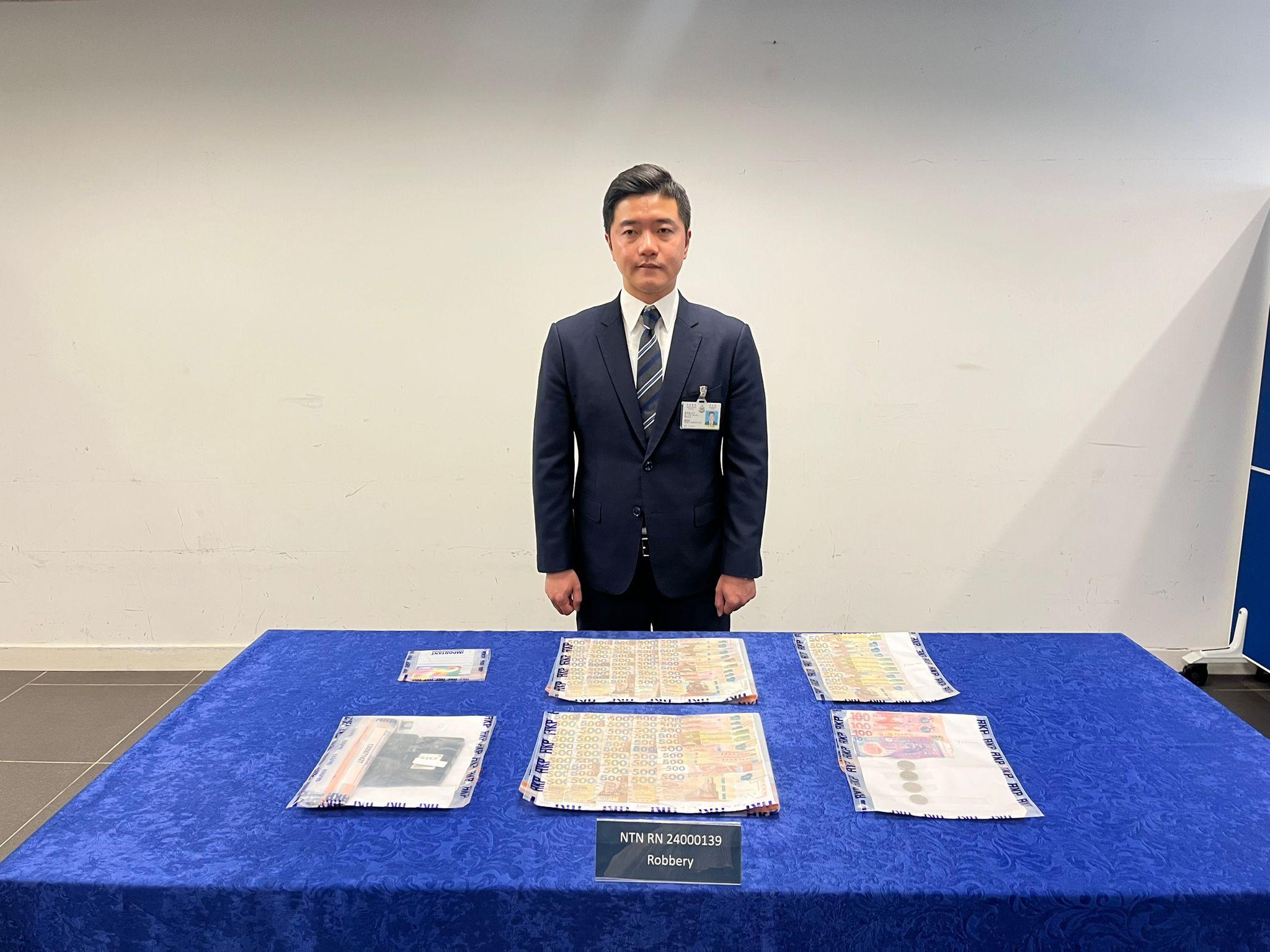 警方在深水埗拘捕一名45歲持「行街紙」的孟加拉籍男子,涉嫌與內地男子於上水被搶劫360萬元的案件有關。