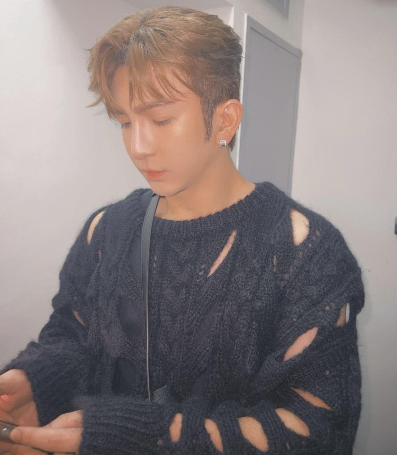 Anson Lo賀「單飛」出道4周年派福利。