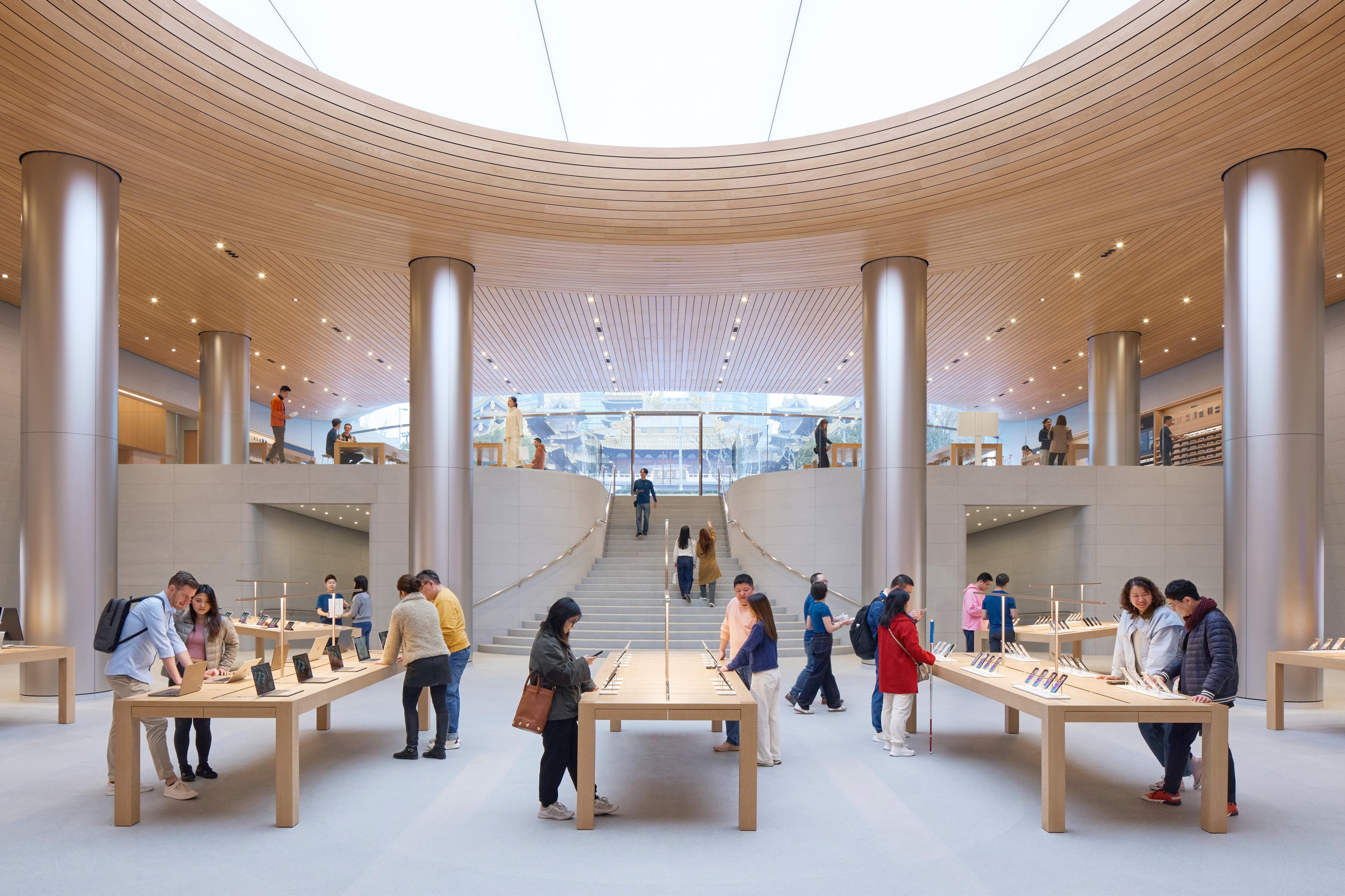 Apple Store新店採用亞洲芝麻灰石材牆,以可持續方式在中國大陸當地採購。