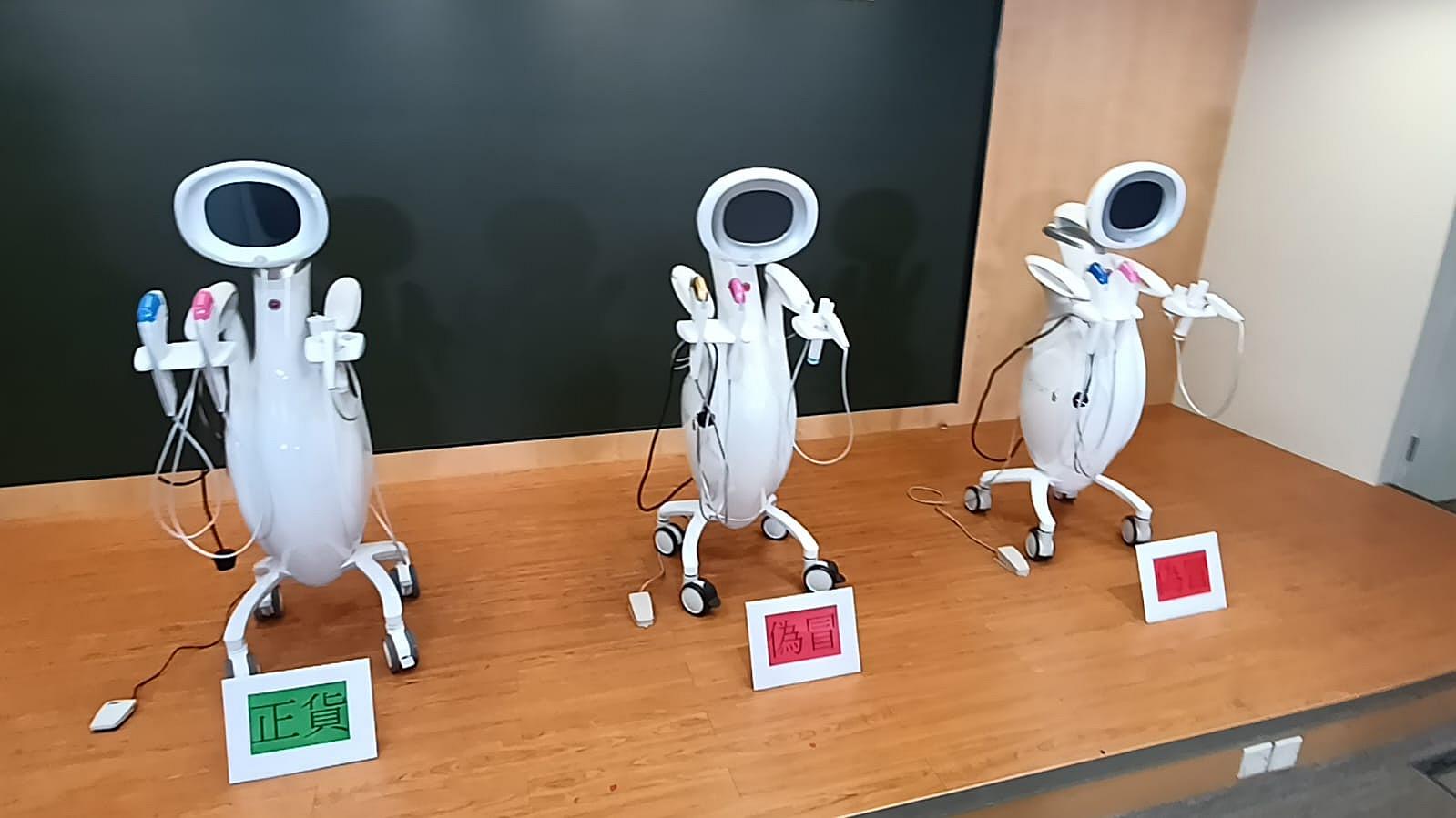 海關指行動中檢獲的兩部偽冒儀器,在外觀、功能及價格上,與正貨儀器均有明顯差異。