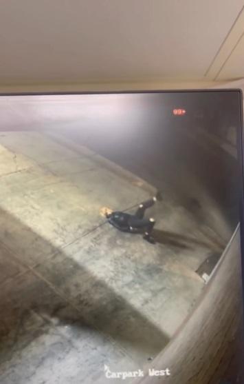 女賊人爆竊前,先做劇烈瑜伽伸展運動熱身。(互聯網)