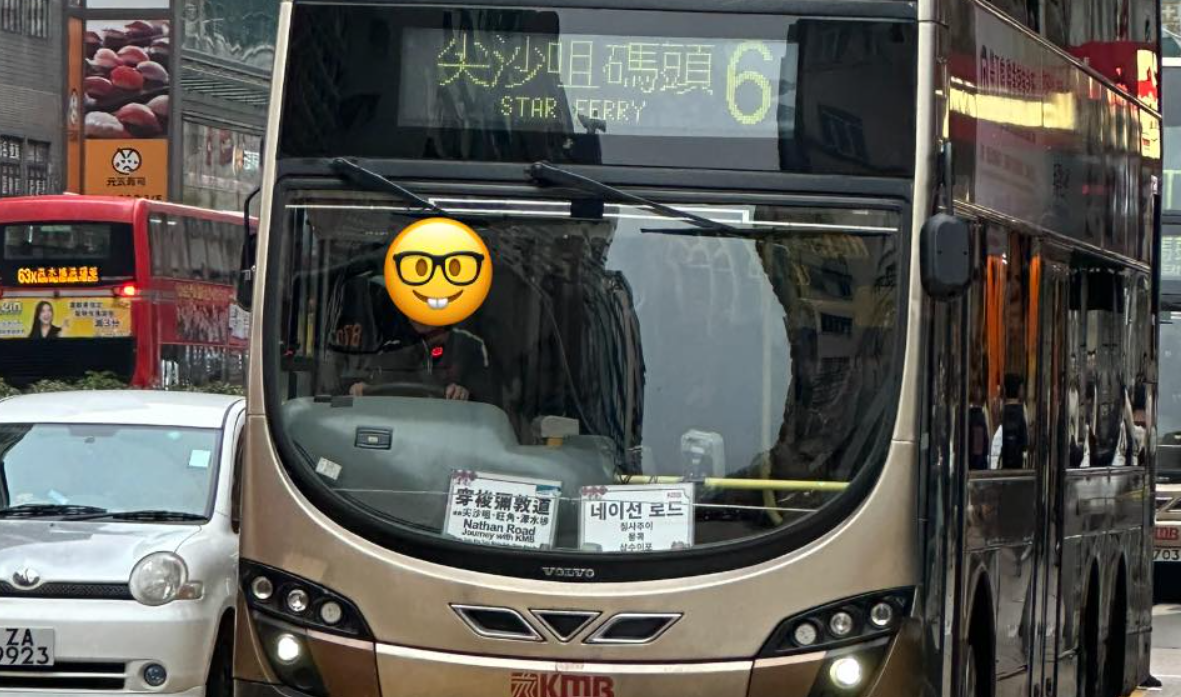 九巴在2號及6號路線的巴士車頭擺放韓語路線資訊牌。(是日快快-巴士即日相fb討論區/Jasmine Marika Lee)