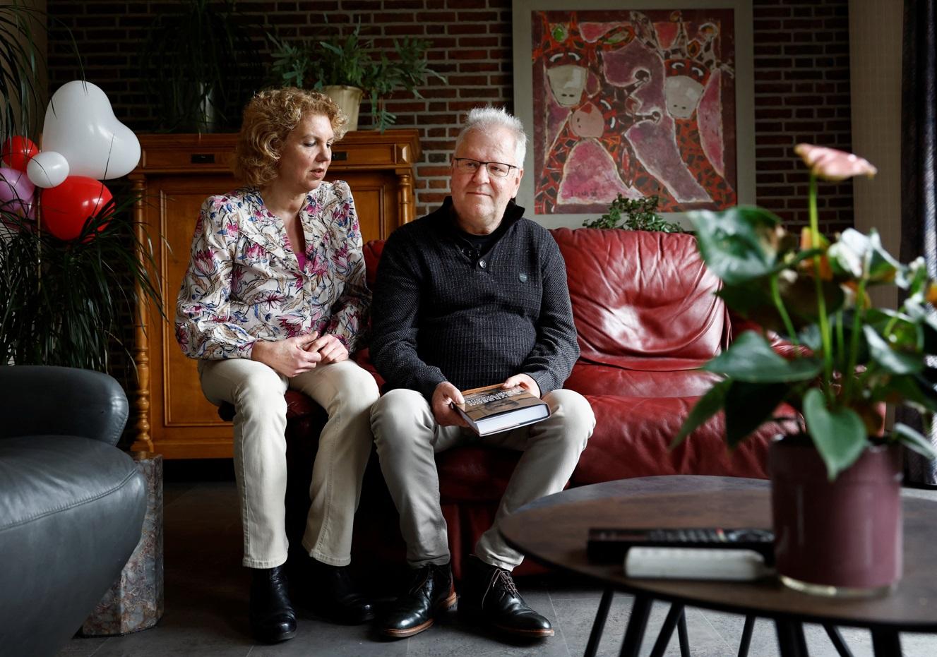 揚森與妻子Petra在家裡受訪。(路透社)