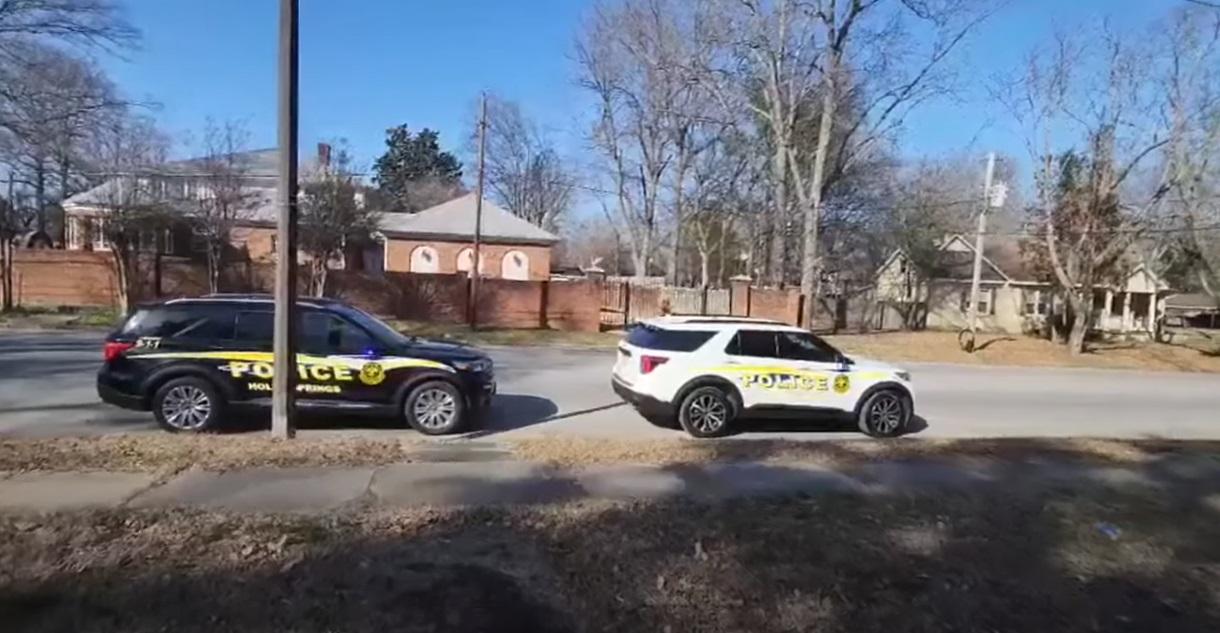 警方到場調查。(互聯網)