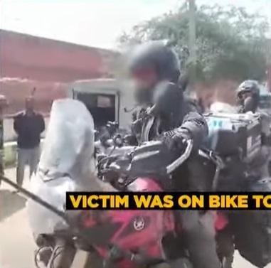 受害人與丈夫騎重型電單車遊印度期間受襲。(互聯網)