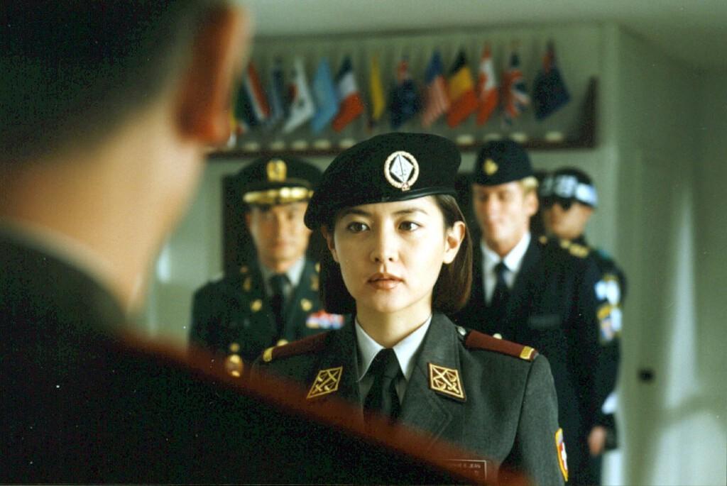 朴贊郁導演對李英愛在《JSA安全地帶》的表現留下深刻印象,繼而為他度身訂造《親切的金子》。