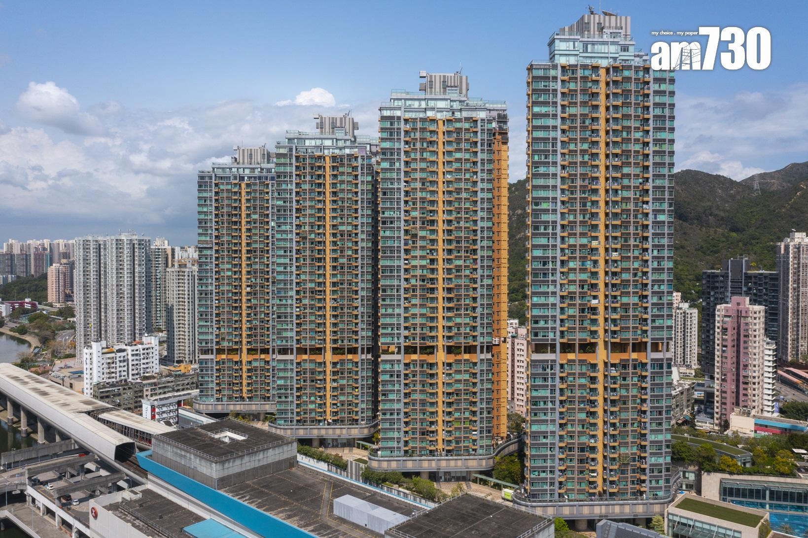 屯門瓏門頂層複式天池屋銀主盤,最新連雙車位3,100萬元沽出,成交價較10年前下跌一成。(資料圖片)