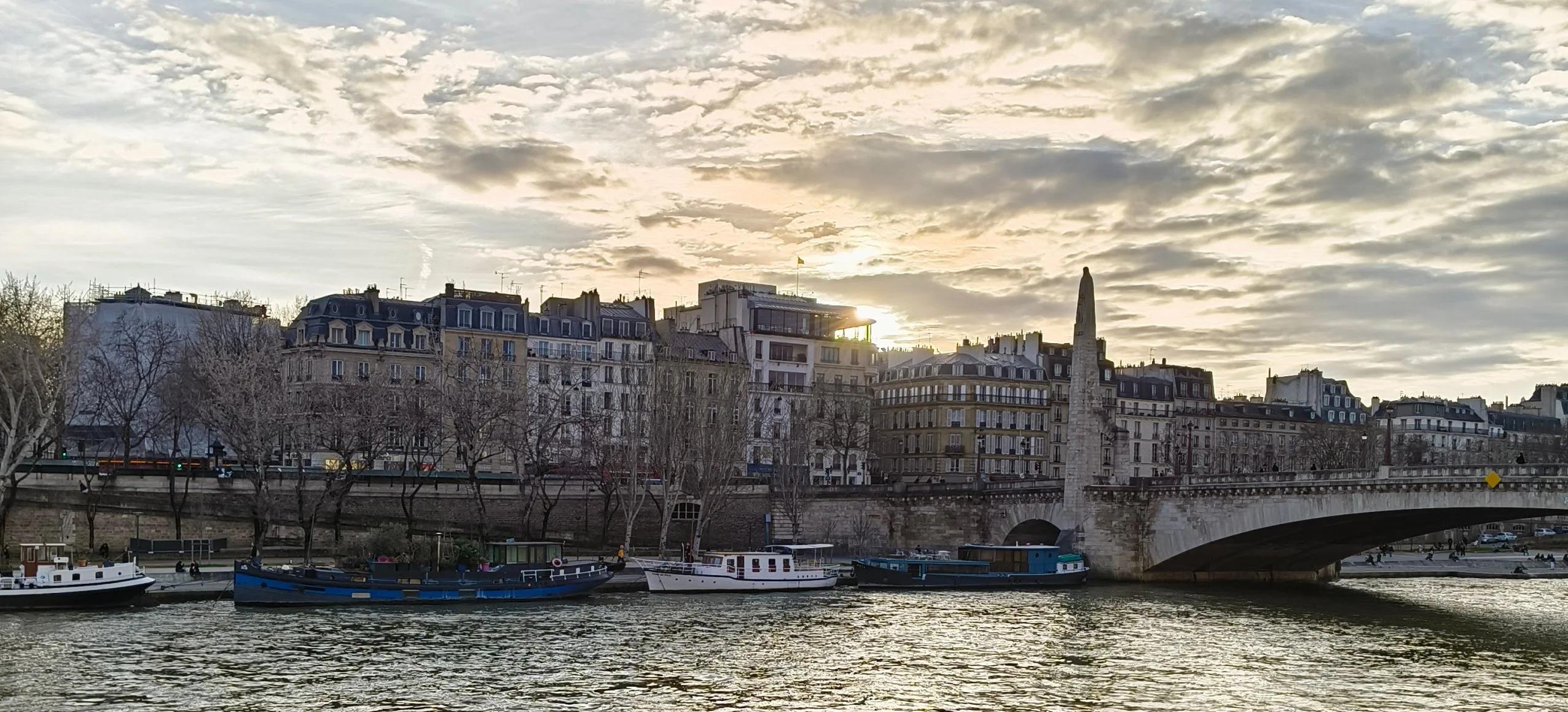 Nothing 手機|與 Google 共同開發的 Ultra XDR 技術演算法,以 RAW 格式捕獲不同曝光等級的八幀畫幅,將亮度調整最多五倍。(相片來源:官方網站)