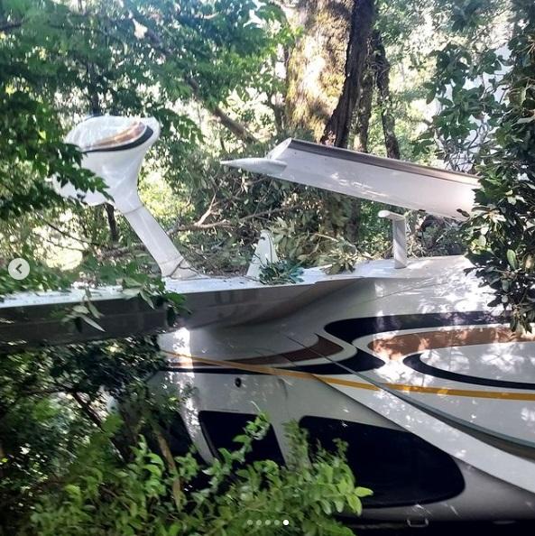 機身翻轉。(互聯網)