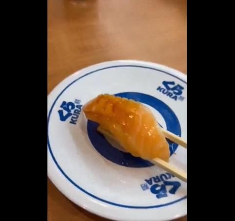 日男吃壽司。(互聯網)