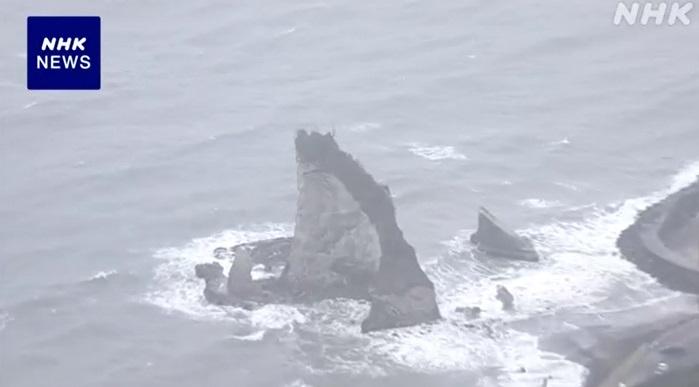 夫婦岩部分岩石崩塌。(互聯網)