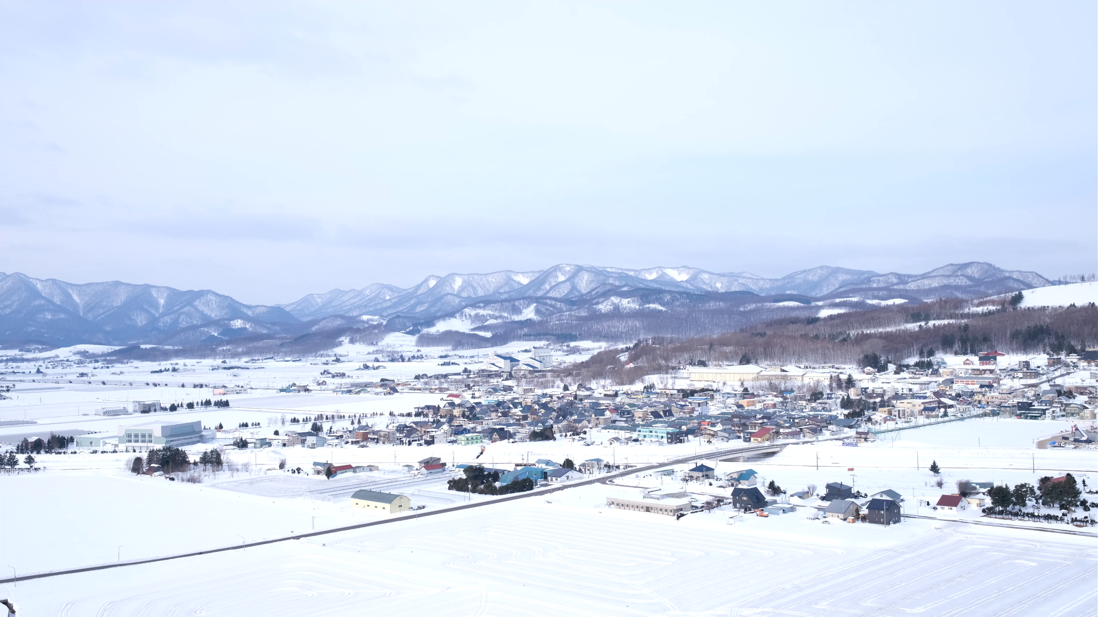 雖然香港春季乍暖還寒,但日本北海道到這一刻都仲落緊雪,不少地區直至五月上甸都依然有雪上活動。