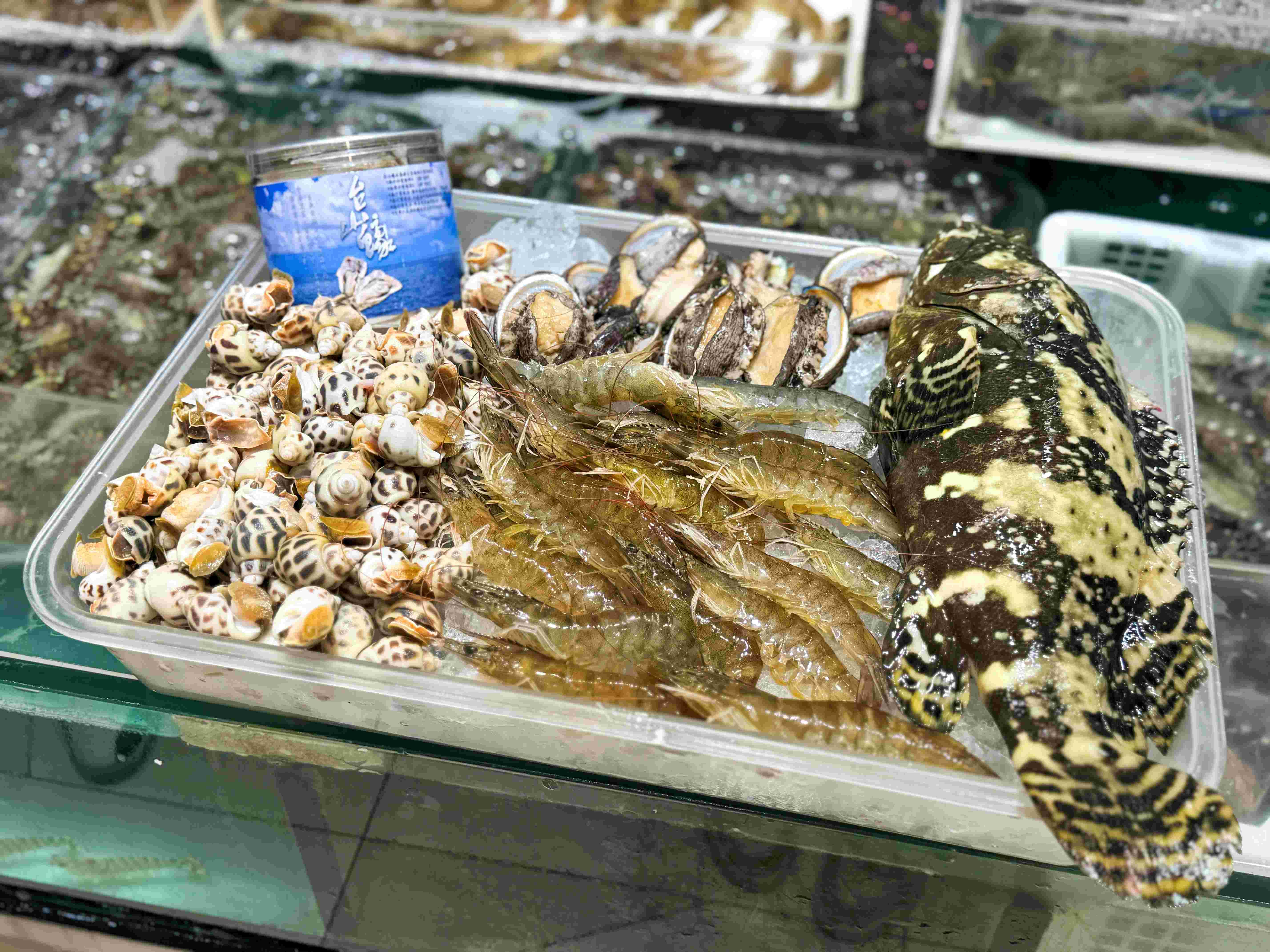 套餐B 拗巴1條(約1斤12両) 基圍蝦(約2斤) 台山蠔 1桶 鮑魚 10隻 花螺 (約1斤) 激荀價$512(原價$582)