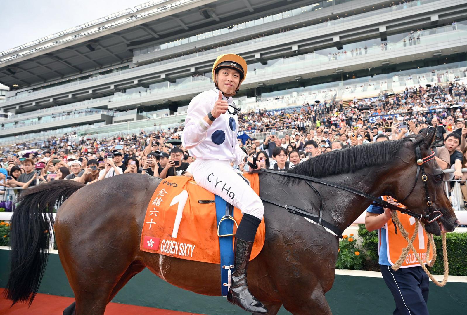 三屆馬王「金鎗六十」角逐富衛保險冠軍一哩賽最終以第四名衝過終點,但現場觀眾喝采聲仍此起彼落。