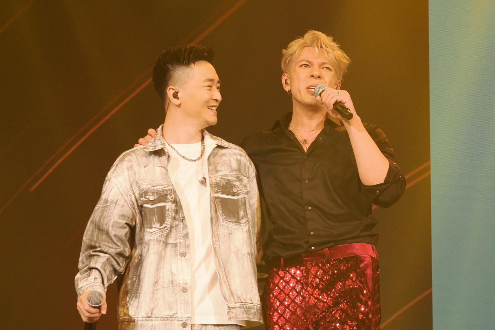 「中2」眾人重新演繹一首又一首的經典金曲。