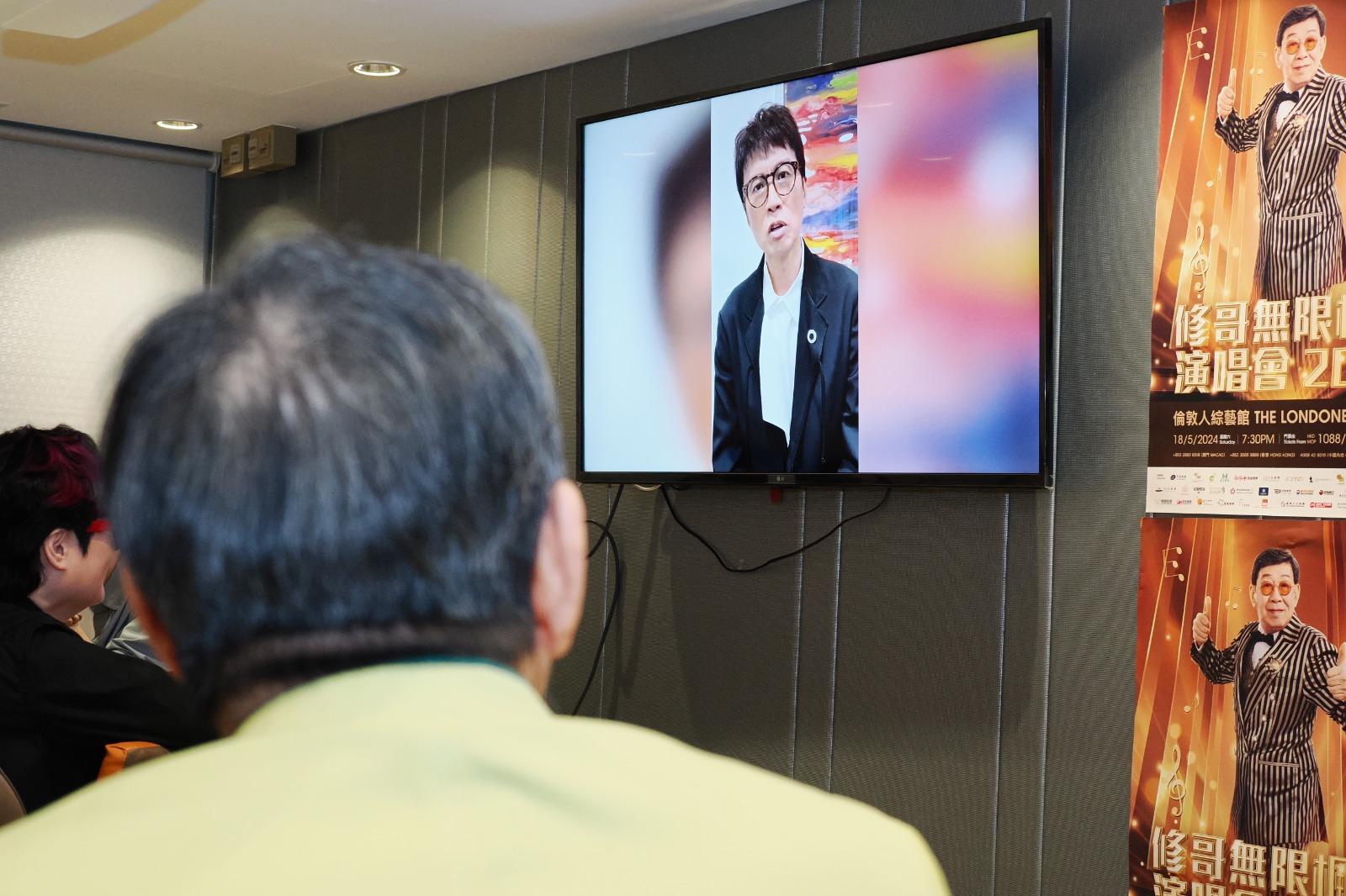 黃子華自言要練定歌,自薦為修哥下次的演唱會擔任嘉賓。