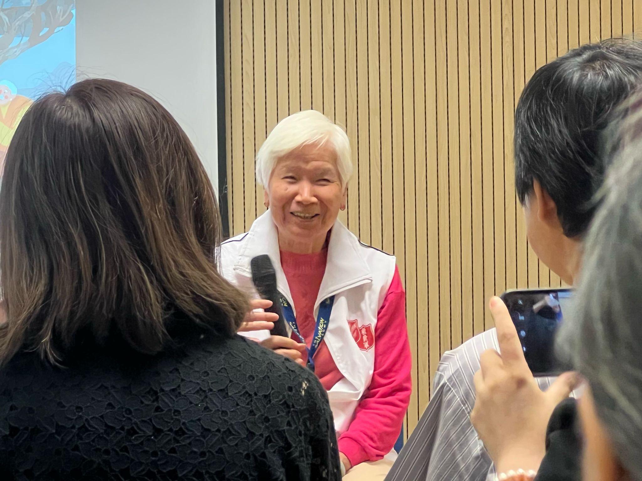 參加者陳賽梅分享參與計劃的感想。(李景玉攝)