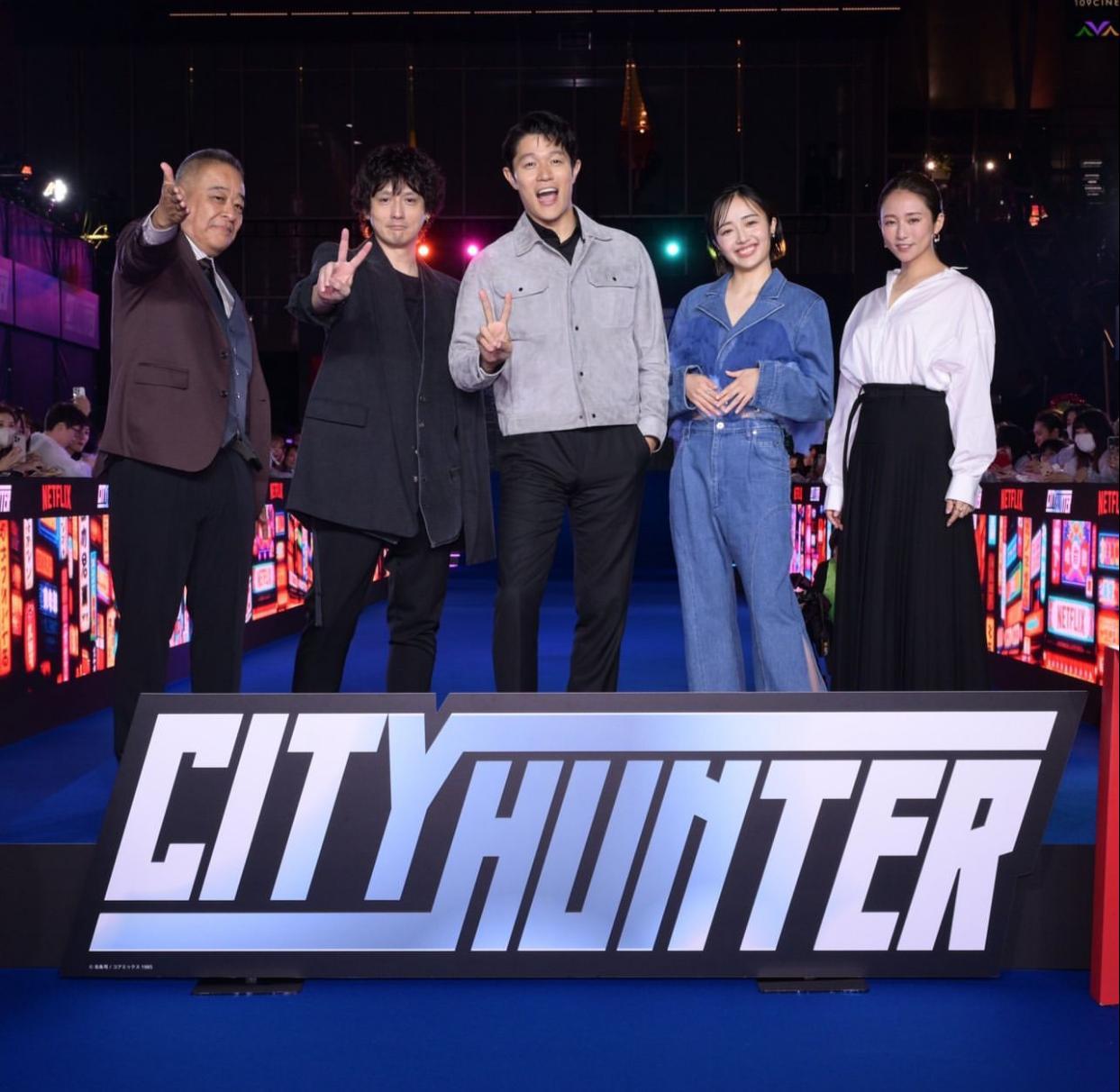 鈴木亮平昨晚拉隊到新宿歌舞伎町舉行首映活動。