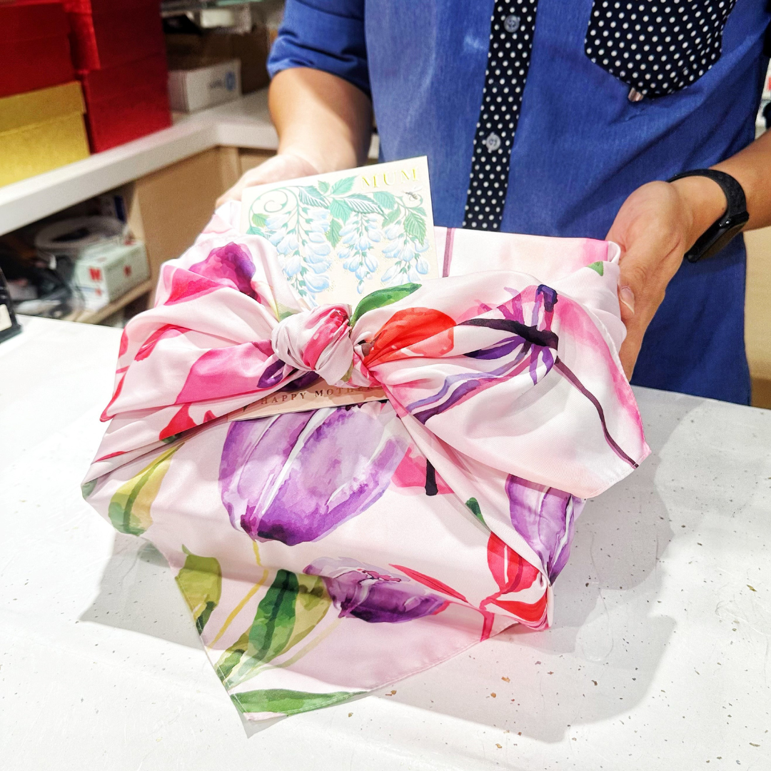 於LOG-ON購買指定美容儀或頭髮造型套裝即可享免費母親節「風呂敷」及禮物包裝服務|原價HK$48