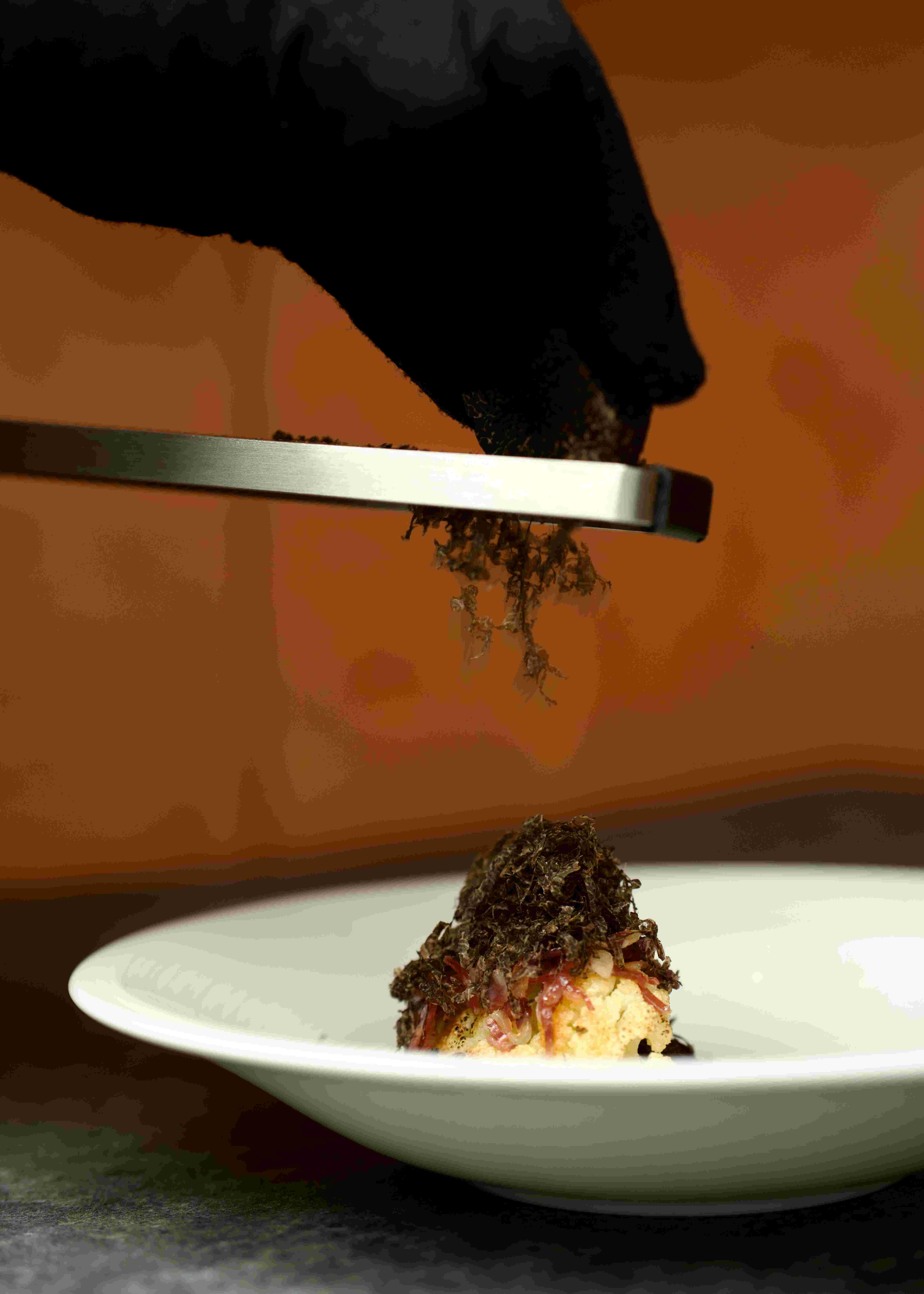 松露椰菜花和伊比利亞火腿