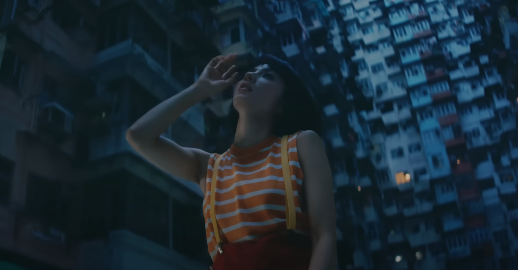 滿島光為單曲《迷宮》拍攝出充滿香港特色的MV。