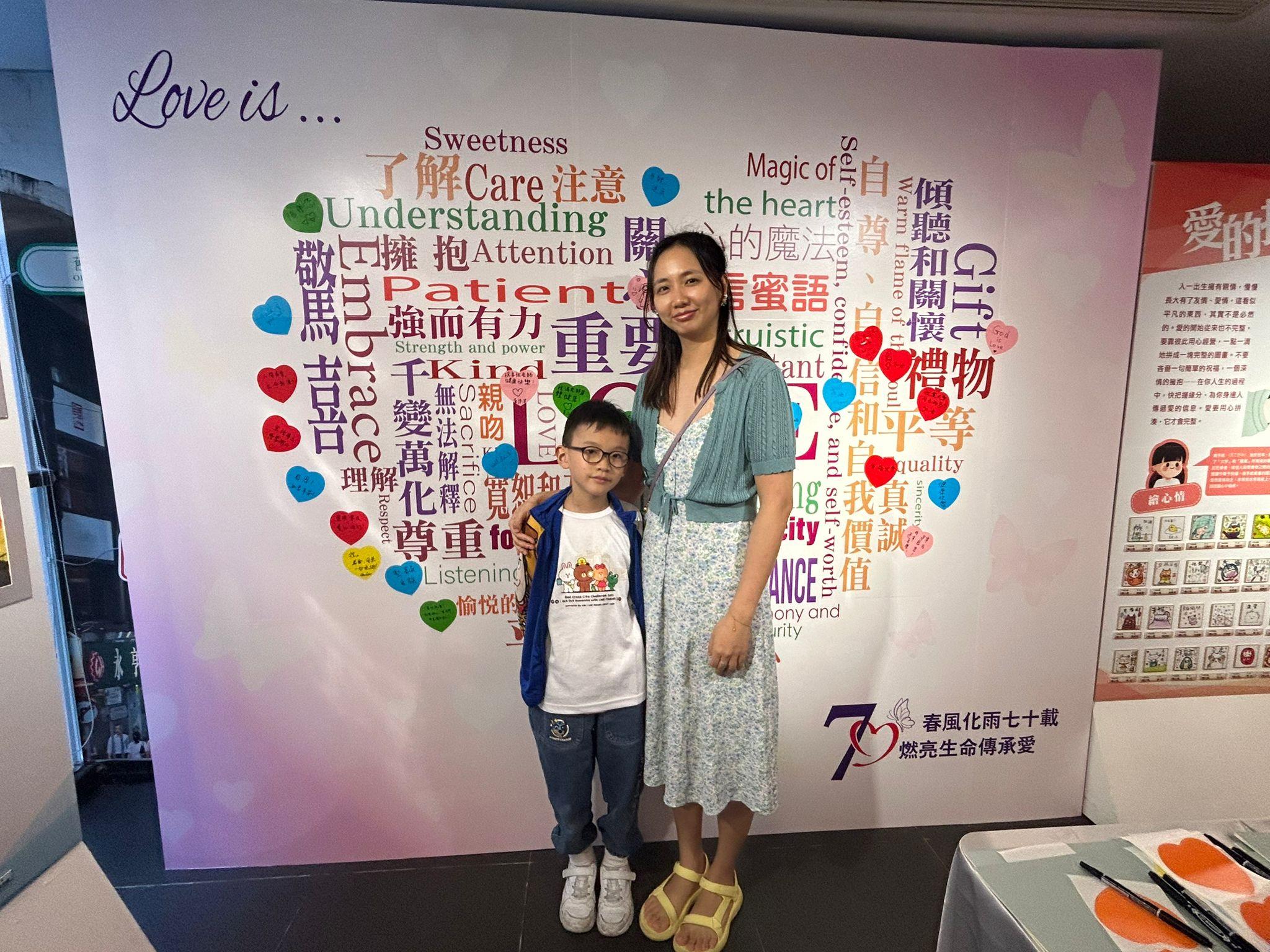 蔡雨軒與母親。