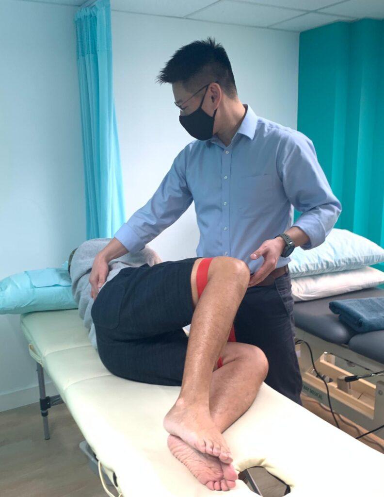 在家也能做的舒緩治療運動,蚌式運動 (Clam)訓練臀部肌肉中的臀中肌能有效改善下肢的穩定性