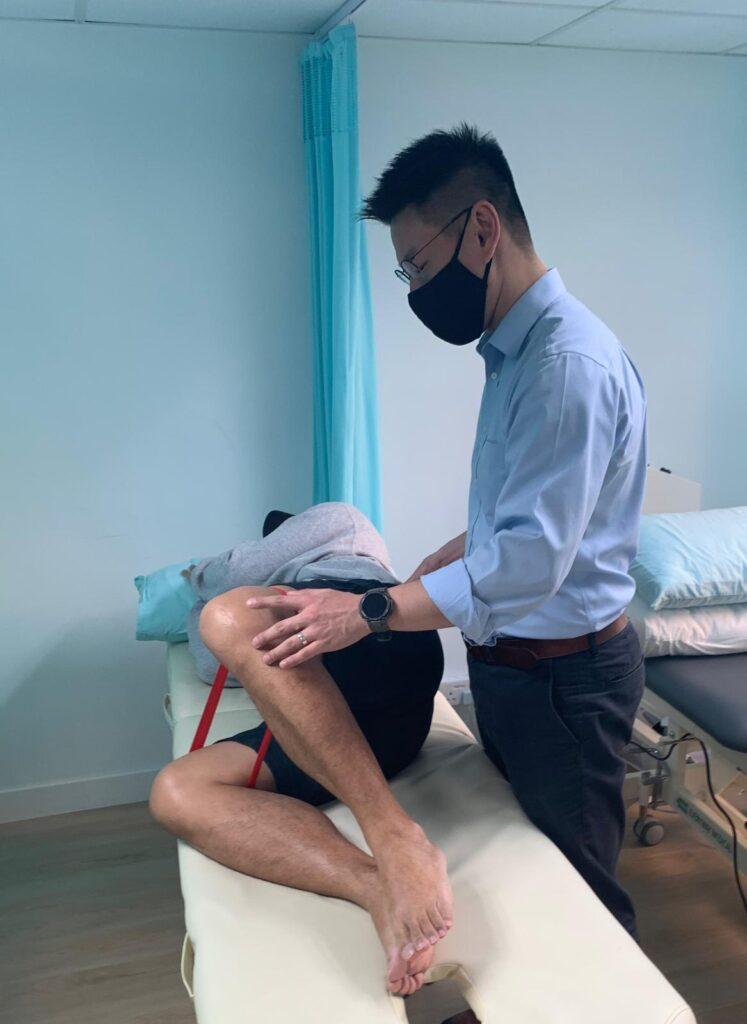 在家也能做的舒緩治療運動,蚌式運動 (Clam)建議每天1至2組,直至將近力竭