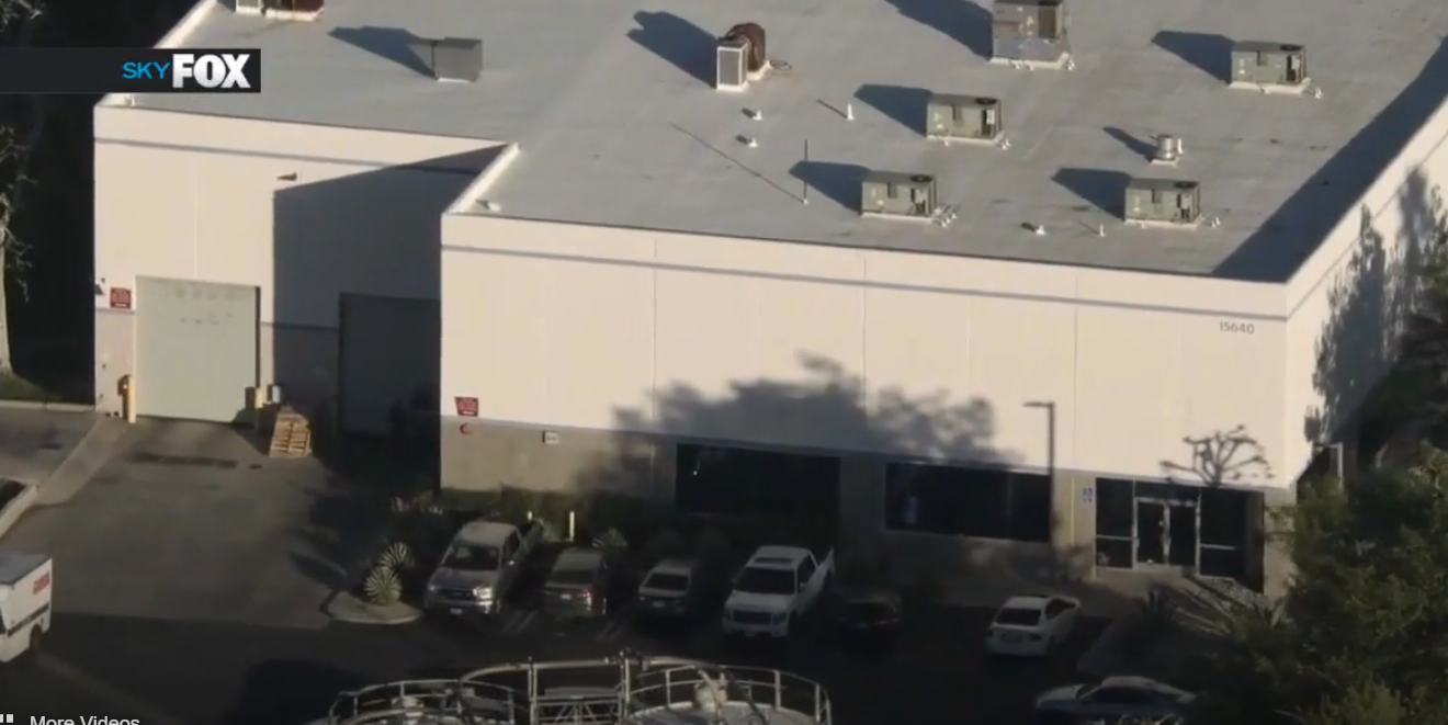 美國洛杉磯發生鉅款失竊案,警方指匪徒在周日晚上復活節潛入一座金庫,從夾萬偷走3,000萬美元現金(約2.3億港元),職員到星期一打開夾萬才揭發案件,是洛杉磯史上最大宗的現金盜竊案之一。(影片截圖)