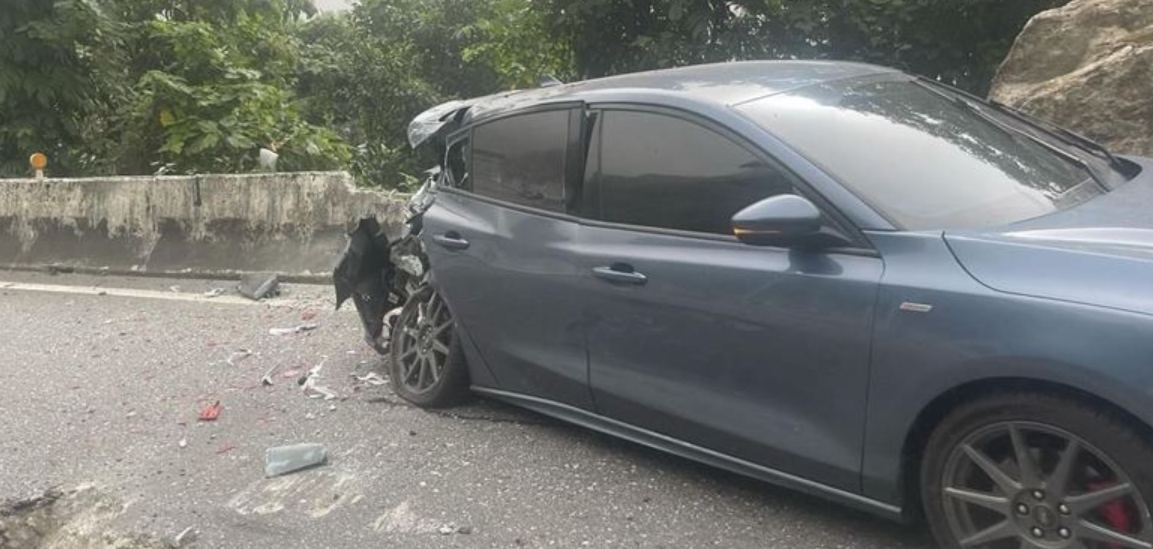 被砸中車尾大難不死的司機鍾先生及後在Instagram「報平安」