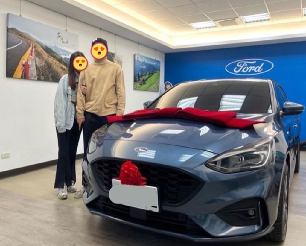 他感謝私家車「小藍」過去兩年保護他們一家安全出遊,但「未來可能沒辦法繼續一起走下去」