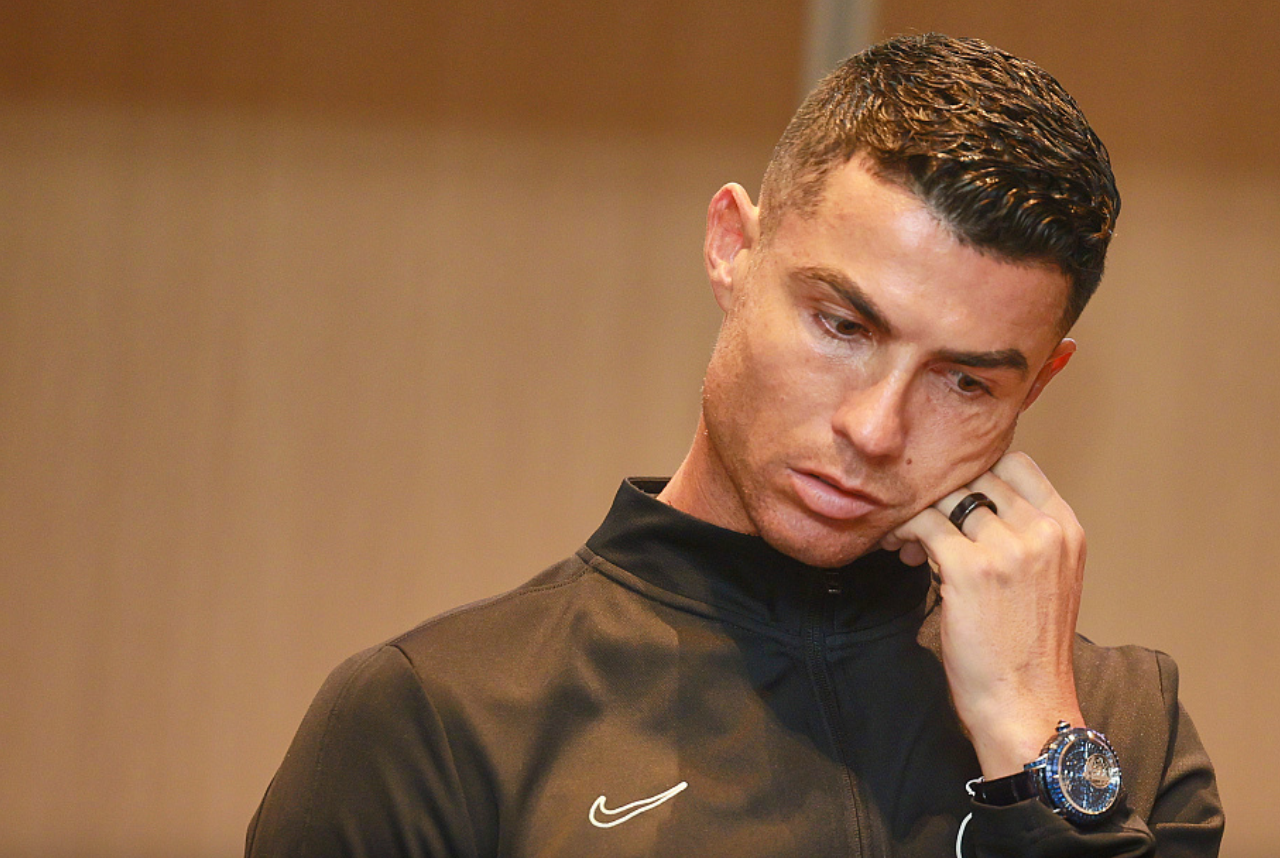 C朗當日向廣大球迷致歉,承諾將回來完成比賽。事發兩個多月後,有多名內地球迷投訴主辦方雖然已退票,惟交通及酒店費仍未「找數」。(網上圖片)