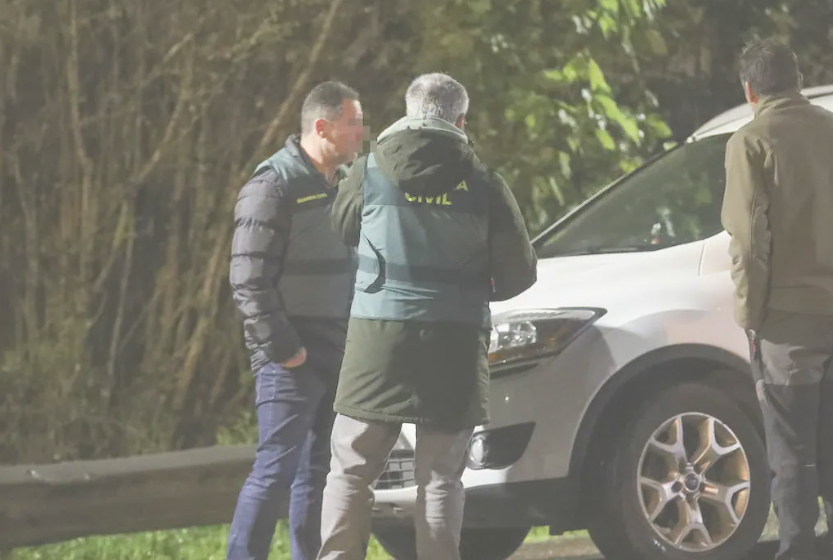 西班牙一名46歲男子持斧頭將父親斬首,竟提着他的頭顱在路上當成足球踢,又把斷頭拋向駛過的車輛,嚇壞路過司機。(網上圖片)