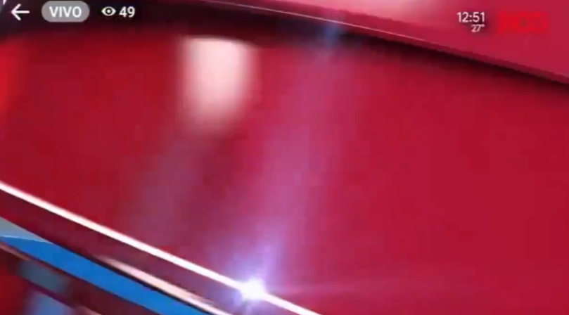 當男主播列出可以欣賞日全食的城市時,片段切換到一名男子於胯下角度以睪丸遮擋陽光的畫面。