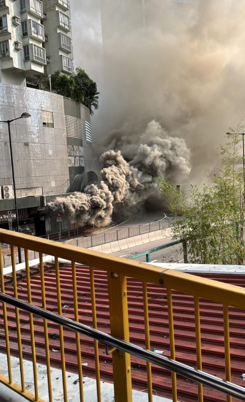 葵涌廣場茶餐廳起火 冒出大量濃煙(網上圖片)