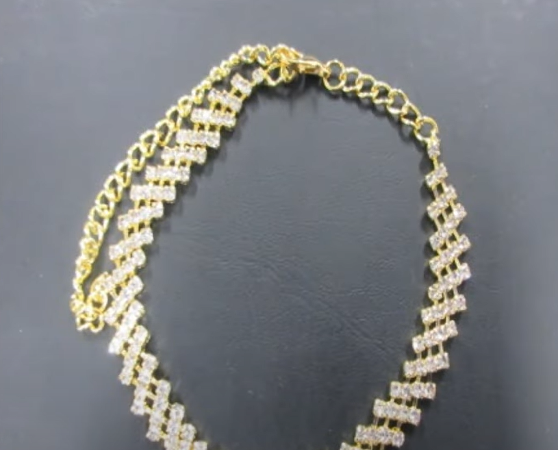 南韓仁川海關周日(7日)公布針對一批從中國網購平台購入的404個耳環、戒指等首飾樣本化驗結果,發現其中96個樣本(24%)驗出致癌物超標,最高超標700倍。