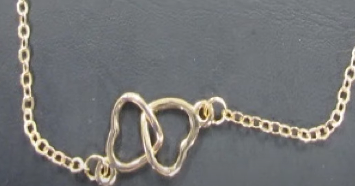 南韓仁川海關周日(7日)公布針對一批從中國網購平台購入的404個耳環、戒指等首飾樣本化驗結果,發現其中96個樣本(24%)驗出致癌物超標,最高超標700倍。