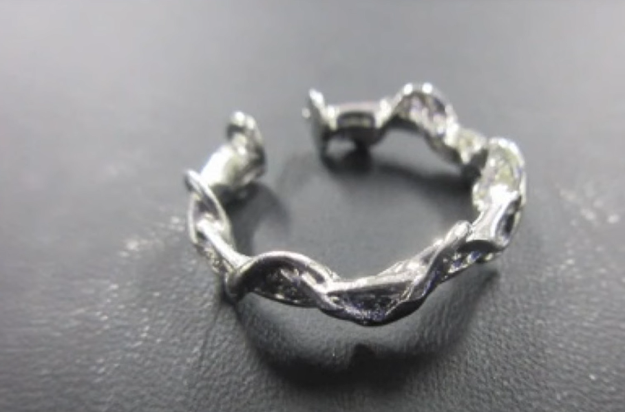 南韓仁川海關周日(7日)公布針對一批從中國網購平台購入的404個耳環、戒指等首飾樣本化驗結果,發現其中96個樣本(24%)驗出致癌物超標,最高超標700倍。