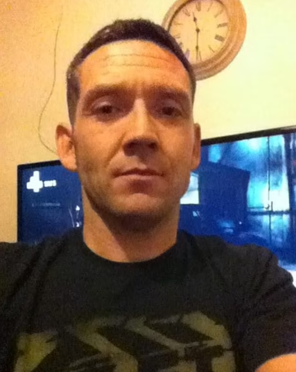 英國首名「喪屍藥」死者、43歲工廠工人Karl Warburton。(互聯網)