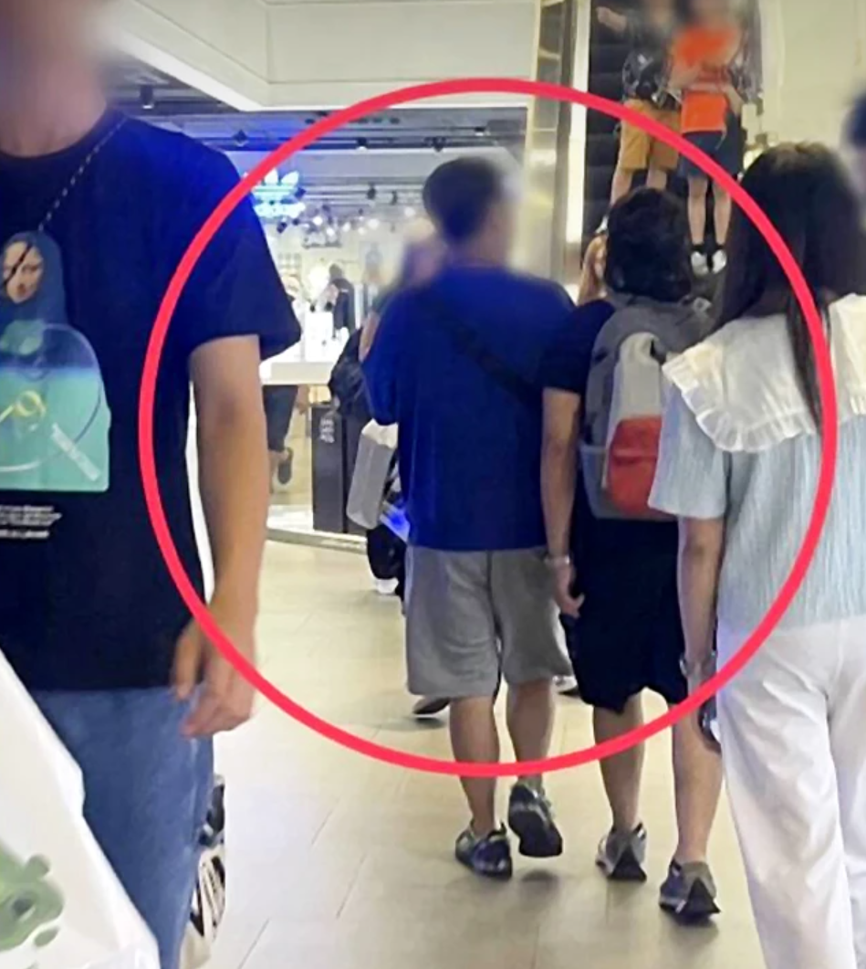 泰國曼谷警方拘捕兩名香港男子,他們涉嫌在Siam Paragon商場內,透過飛蜂窩基站(femtocell)發送模仿當地電訊服務供應商的虛假「釣魚」短訊,憑惡意連結從而入侵他人手機。(影片截圖)