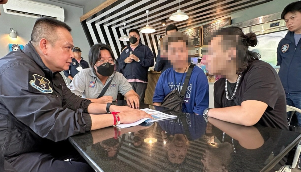 泰國曼谷警方拘捕兩名香港男子,他們涉嫌在Siam Paragon商場內,透過飛蜂窩基站(femtocell)發送模仿當地電訊服務供應商的虛假「釣魚」短訊,憑惡意連結從而入侵他人手機。(網上圖片)