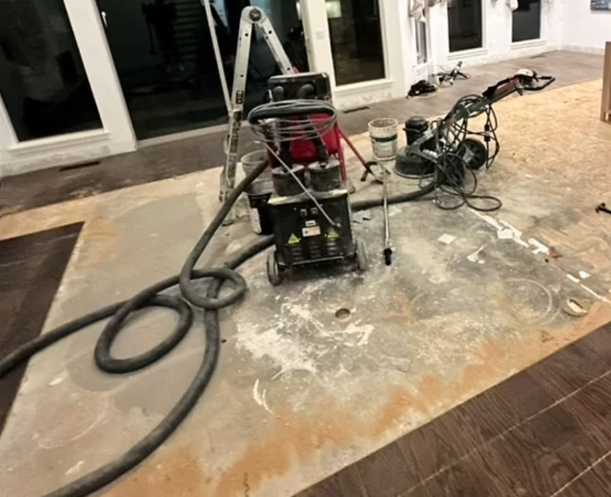 養八爪魚的咸水瀉出,破壞家居。(互聯網)