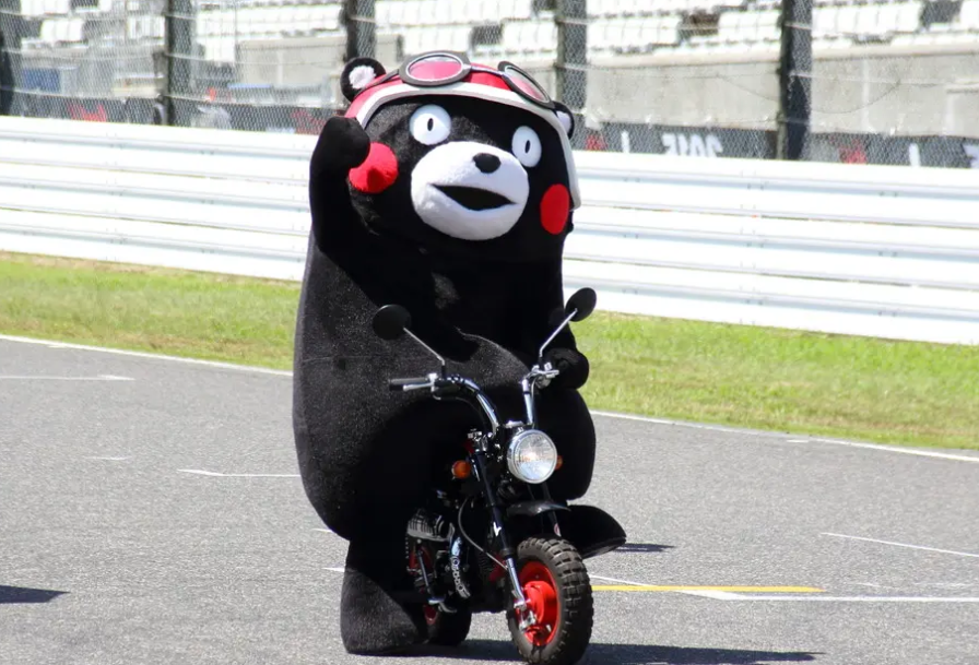 蒲島郁夫致詞時稱讚「熊本熊」是能力最強的「世界第一公務員」