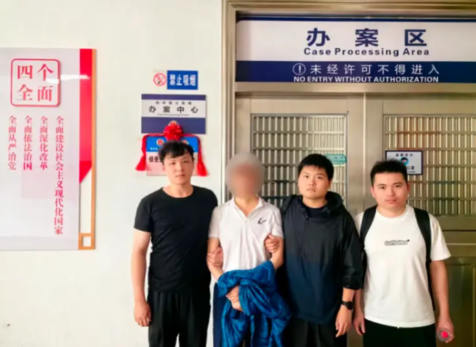 李某隱姓埋名逃亡23年,最終被捕。(互聯網)