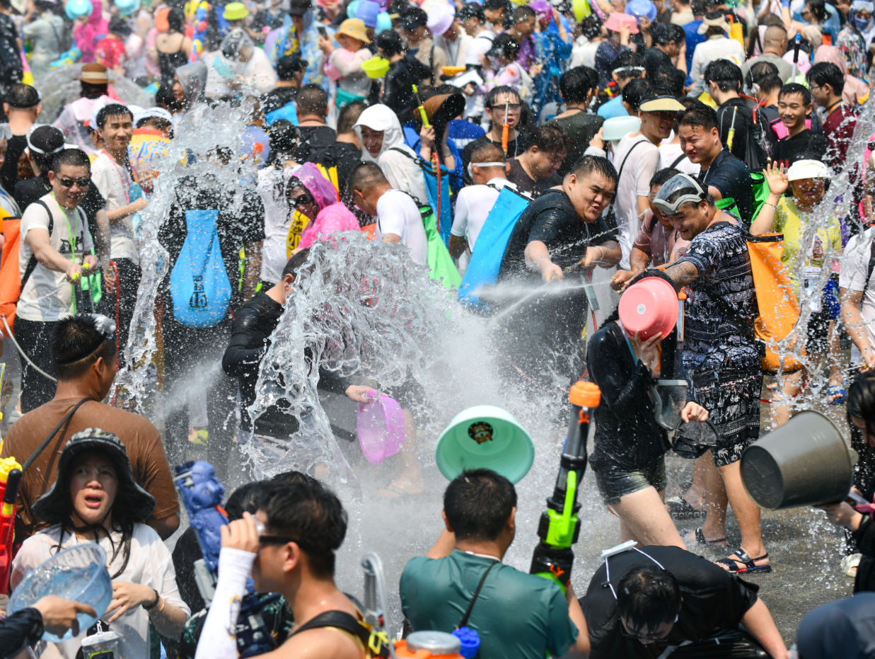 雲南潑水節(新華社)