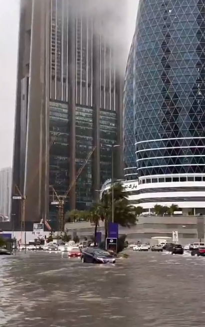 多處水浸令交通受影響(影片截圖)