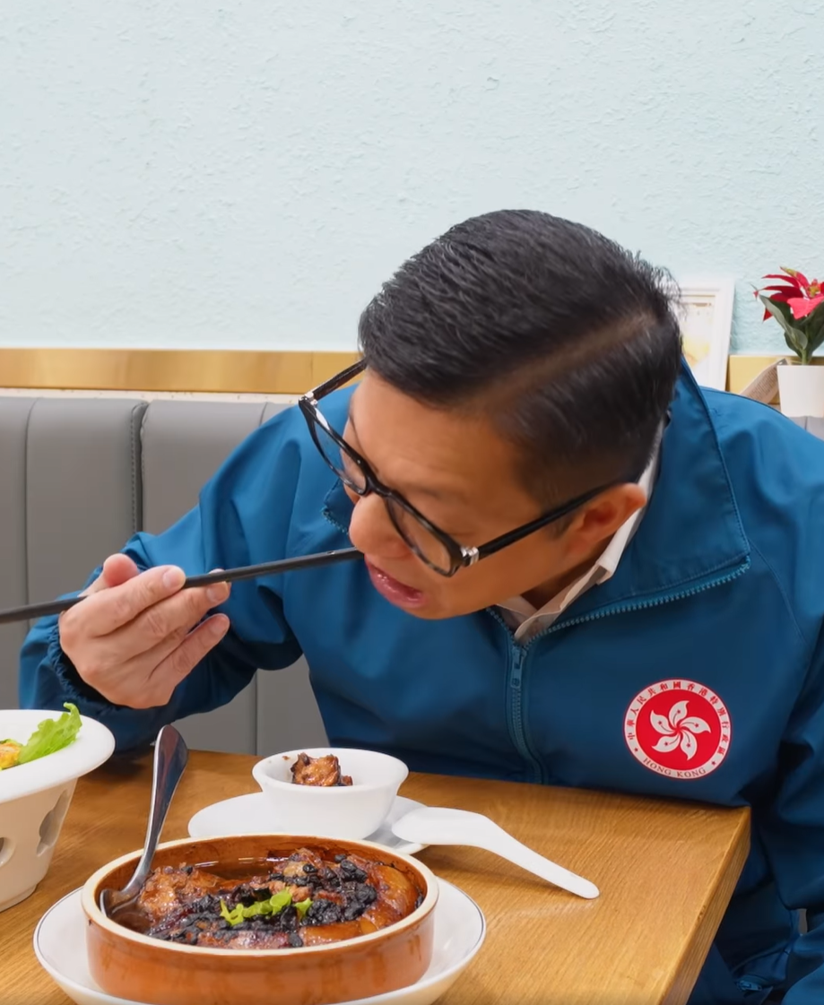 保安局局長鄧炳強在社交平台介紹另一間位於沙頭角的地道客家菜餐廳。(鄧炳強FB)