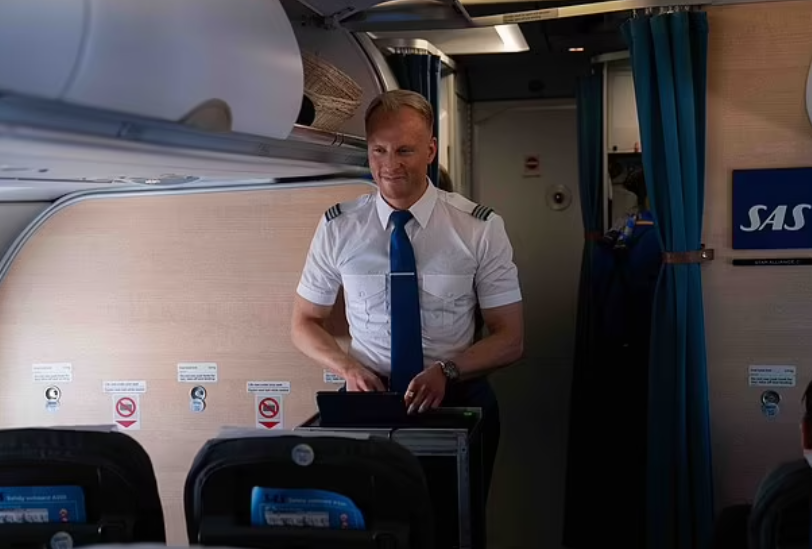 乘客與機組人員均未獲告知目的地,只有臨降落時機長才會揭曉。